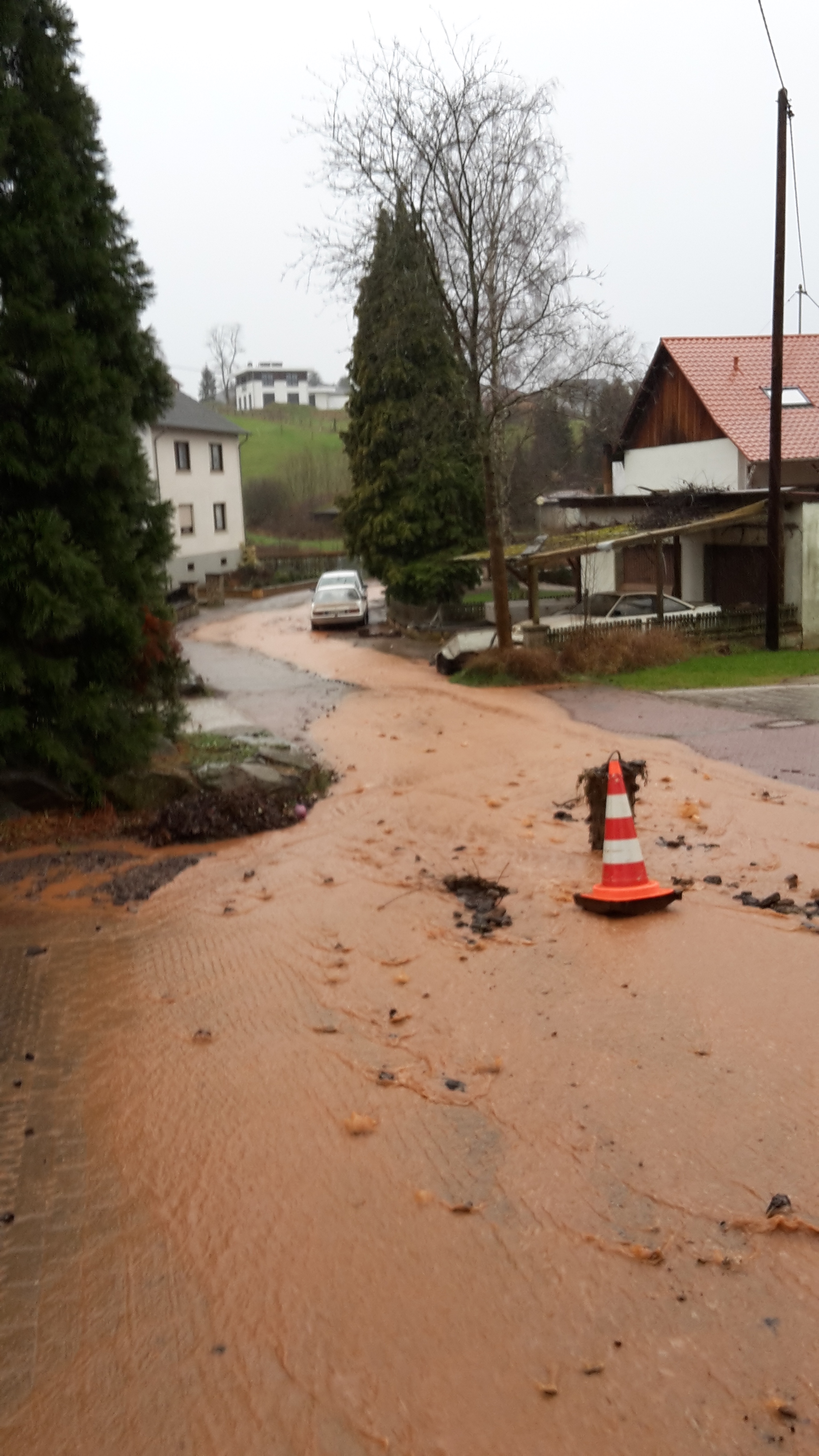 Einsatz 2019-02-09 Einsatz Eisenbahnstrasse überflutete Straße