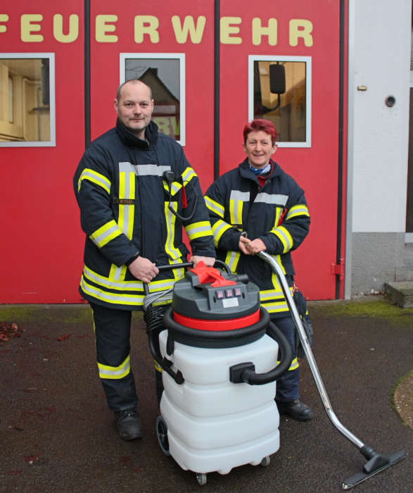 Neuer Wassersauger und Funkgeräte für Kutzhof | Feuerwehr ...